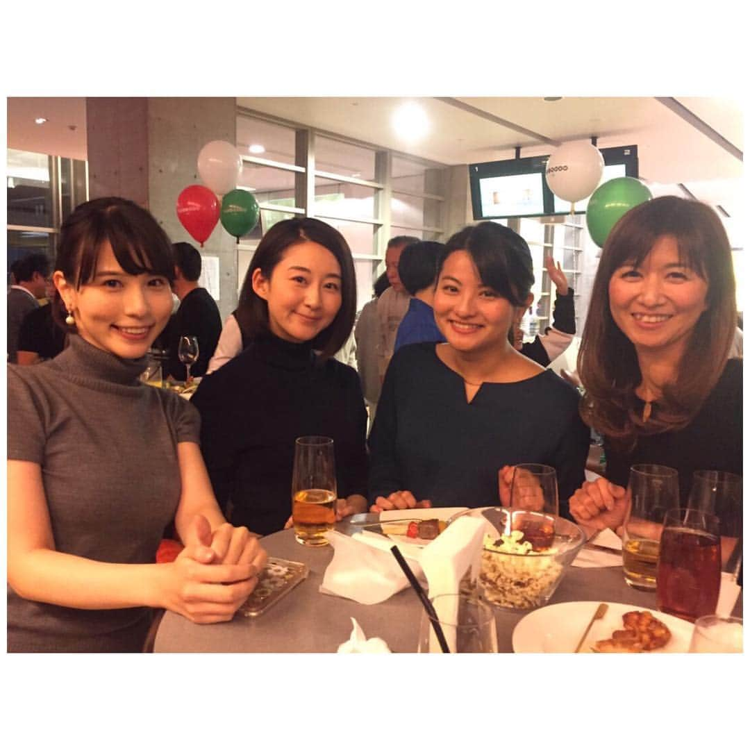 芦崎愛さんのインスタグラム写真 - (芦崎愛Instagram)「宮崎帰りにPGA関係者の皆さまと、東京アメリカンクラブでボーリングしながらの忘年会「ボウネング会」へ！今シーズンもたくさんお世話になった皆さまと年の瀬にお会いできて嬉しかったです✨ 肝心のボーリングはストライクもとりましたが、うっかり後ろに転がす粗相もあったりで65🤫 #年の瀬 #忘年会 #ボーリング #ゴルフ #PGA #東京アメリカンクラブ #東京タワー #田中秀道プロ #PGAのボス #アナウンサーズ」12月18日 9時17分 - mana_ashizaki