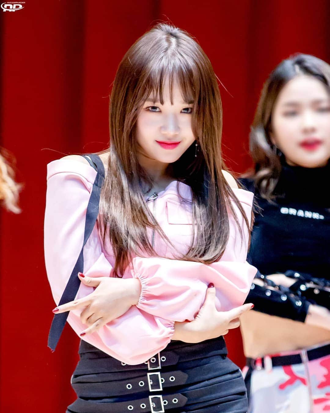 チェ・ユジョンのインスタグラム：「; ♡ 181202 | #wekimeki 여의도팬사인회  Fansign event 📷 ©nuclear_puncher . . .  #아이오아이 #IOI #choiyoojung #yoojung #최유정 #유정 #KPOP #wekimeki #위키미키」