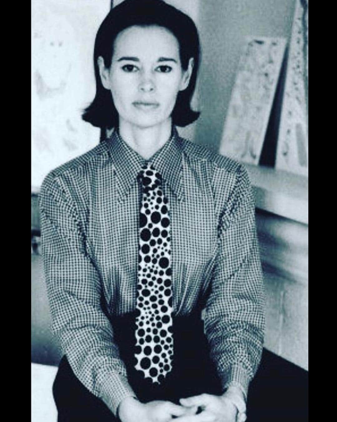 グロリア・ヴァンダービルトのインスタグラム：「From the time I was very young, I used to love to wear men’s ties. It became quite popular in the 1960’s and 1970’s. Who can forget #AnnieHall and the divine @diane_keaton?」