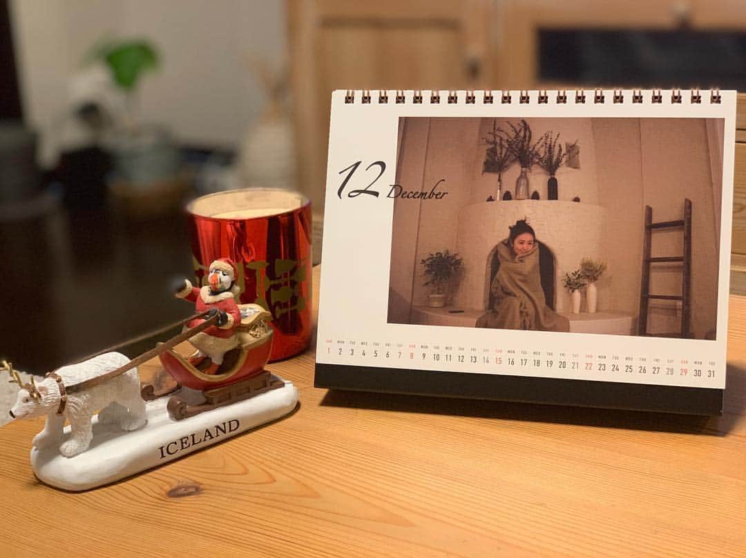 大島優子さんのインスタグラム写真 - (大島優子Instagram)「今年も残りわずか みなさんどうお過ごしですか？ 風邪ひかないように 身体暖かくしてくださいね🧣⛄️ #2019年のカレンダー #届いたかな」12月18日 11時45分 - yuk00shima