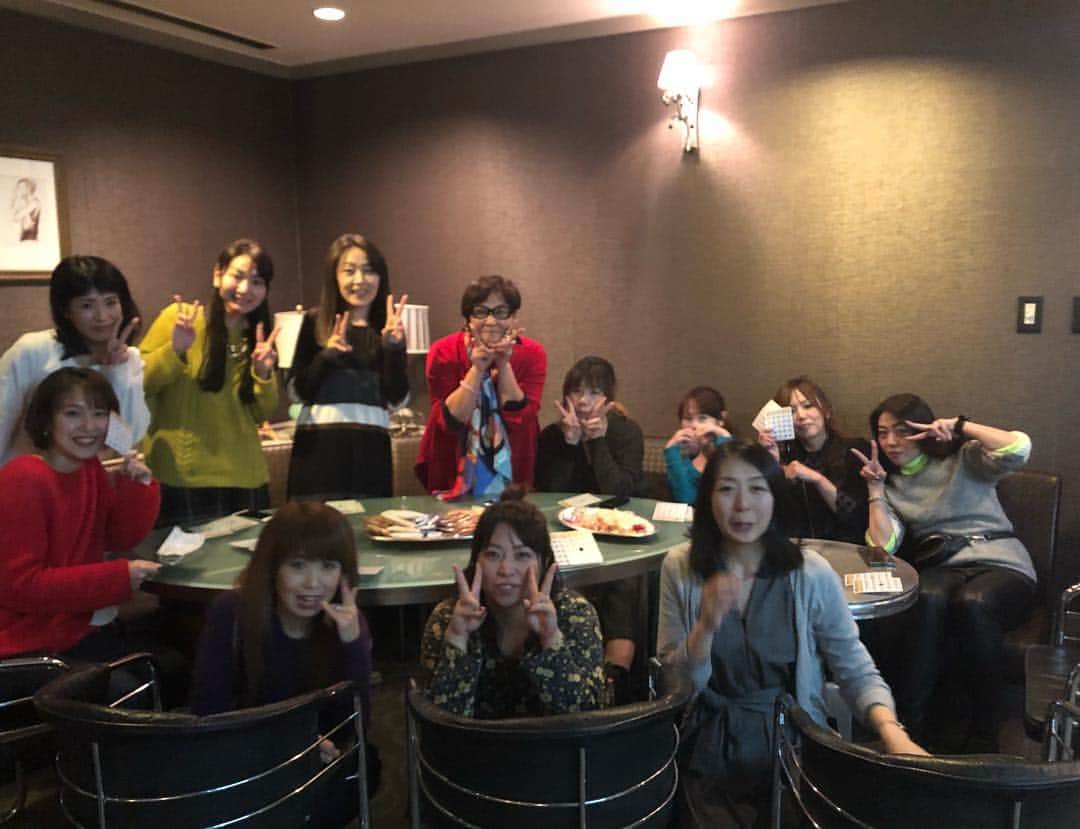 きまぐれなミューズたちのインスタグラム：「今日は、会社の忘年会🥰 毎回恒例のビンゴは、盛り上がります❗️ なんか足りない❗️❓天城越え🎤♬❗️❓ #忘年会 #貴腐ワイン #ワイン ＃😅waine #飲み会#インポートセレクトショップ #楽しい#ビンゴ#enjoy#fun #飲み会#高級ワイン#美味しい #お洒落さんと繋がりたい #fashion  #気まぐれなミューズ #0001」