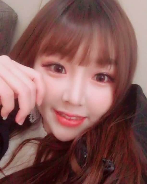 hyeriのインスタグラム：「저이뻐효? 틱톡검색=레이샤혜리  #레이샤#laysha#혜리#재밌다그램😁#tiktok#틱톡#레이샤혜리#상하이#중국#공연#기업체#내일컴백#피곤해#날씨추워요😨」
