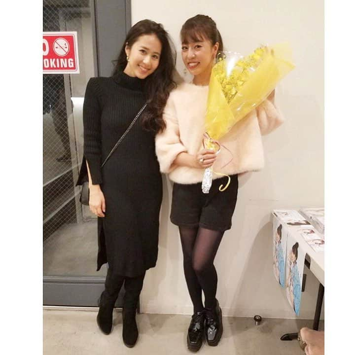 安藤絵里菜さんのインスタグラム写真 - (安藤絵里菜Instagram)「たまにはウェア以外の服で😂笑 . この間、親友まいちゃんのLiveに行ってきたよ😊 パワフルなまいちゃんの歌声はCDで聴くよりもやっぱり生歌が最高✨‼️ 歌もお芝居もやっぱり生につきます☺️ . #Live#ライブ#永福寺#東京#橋本真依 #同い年#関西人#美容#美意識#ダイエット#公開ダイエット#食べたい#痩せたい#綺麗になりたい#ヨガ#ヨギーニ#筋トレ#筋トレ女子#美尻#小顔#美脚#くびれ#モチベーション#自信#水着#instagood#instadaily#followｍe#f4f」12月18日 14時01分 - andoerina_official