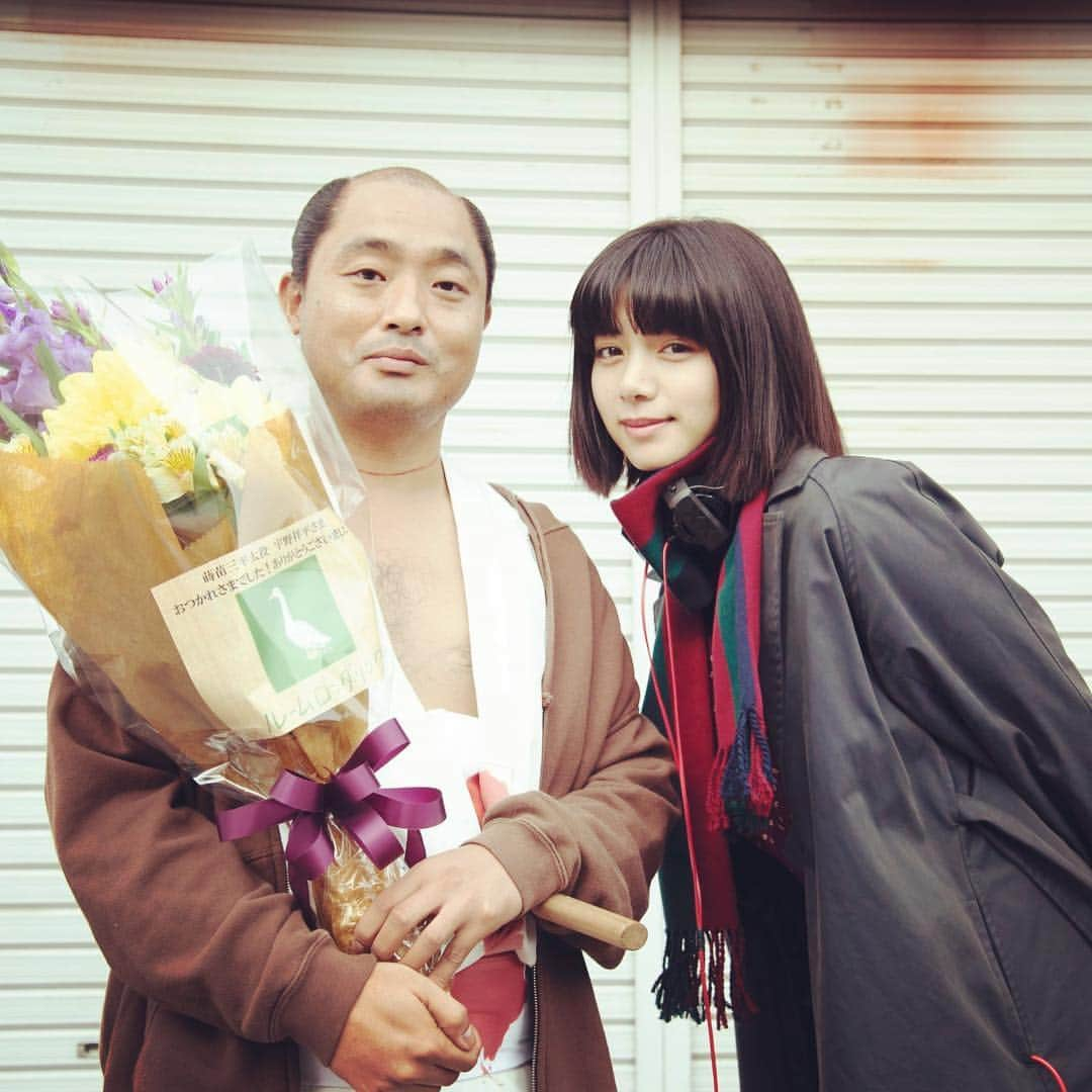 TBS「ルームロンダリング」のインスタグラム：「. . 続けて、宇野祥平さん with 御子ちゃん🌈😃 . . #池田エライザ #宇野祥平 #ルームロンダリング」