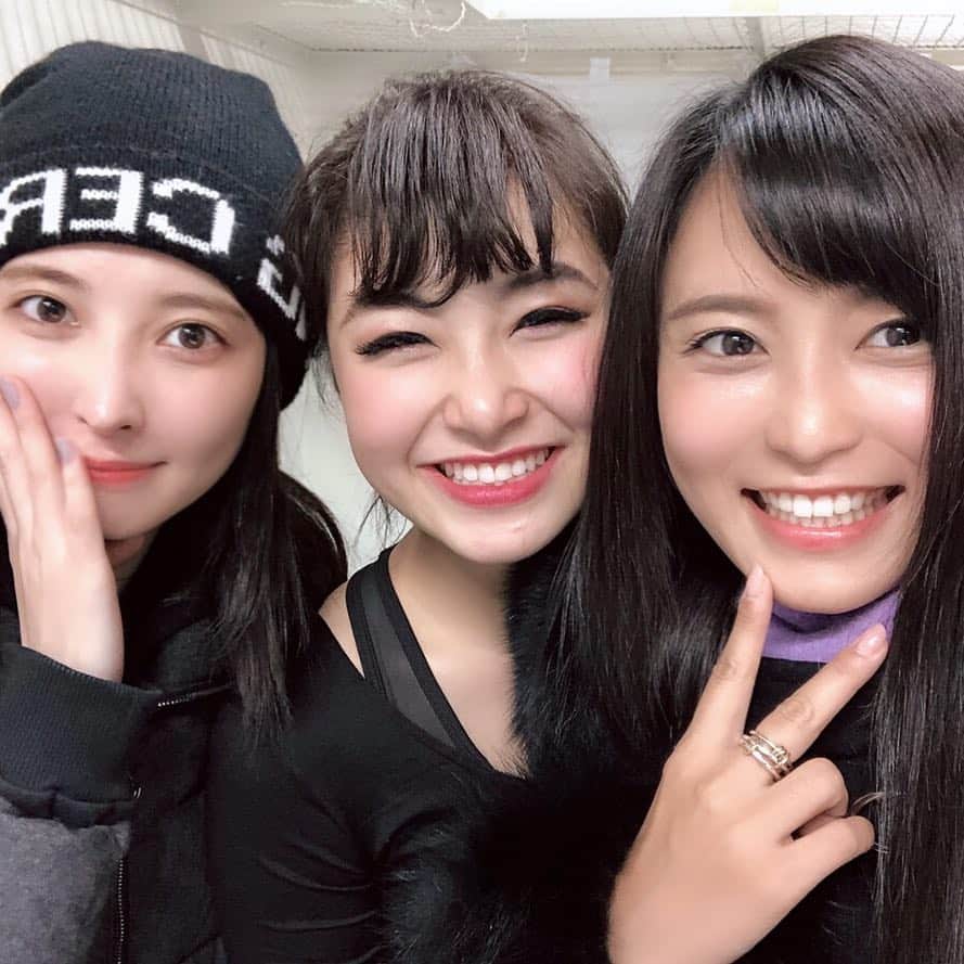 大石絵理のインスタグラム：「先日、村上佳菜子ちゃんの出ているアイスショーを見に行かせてもらい❤️🎄💘 とっても可愛くて、あたたかい気持ちになりました☺️ アイスショーを見たのは２回目でしたが、やっぱ好きだなぁと再確認😍😍 衣装やライトもキラキラで、本当に素敵でした✨ #christmasonice #2018」