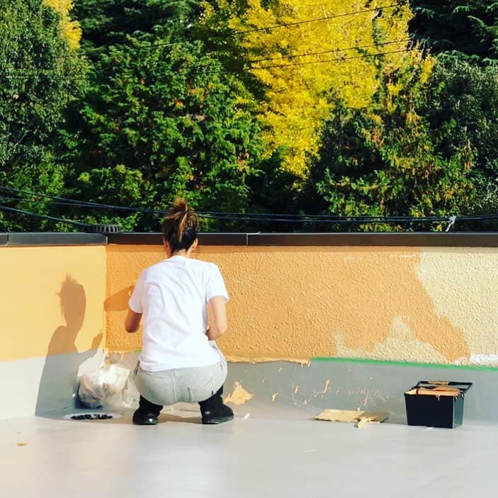 森泉さんのインスタグラム写真 - (森泉Instagram)「DIY project 🎶 New color for the wall 😜 ラフィネオレンジ✨」12月18日 16時40分 - izumi.mori