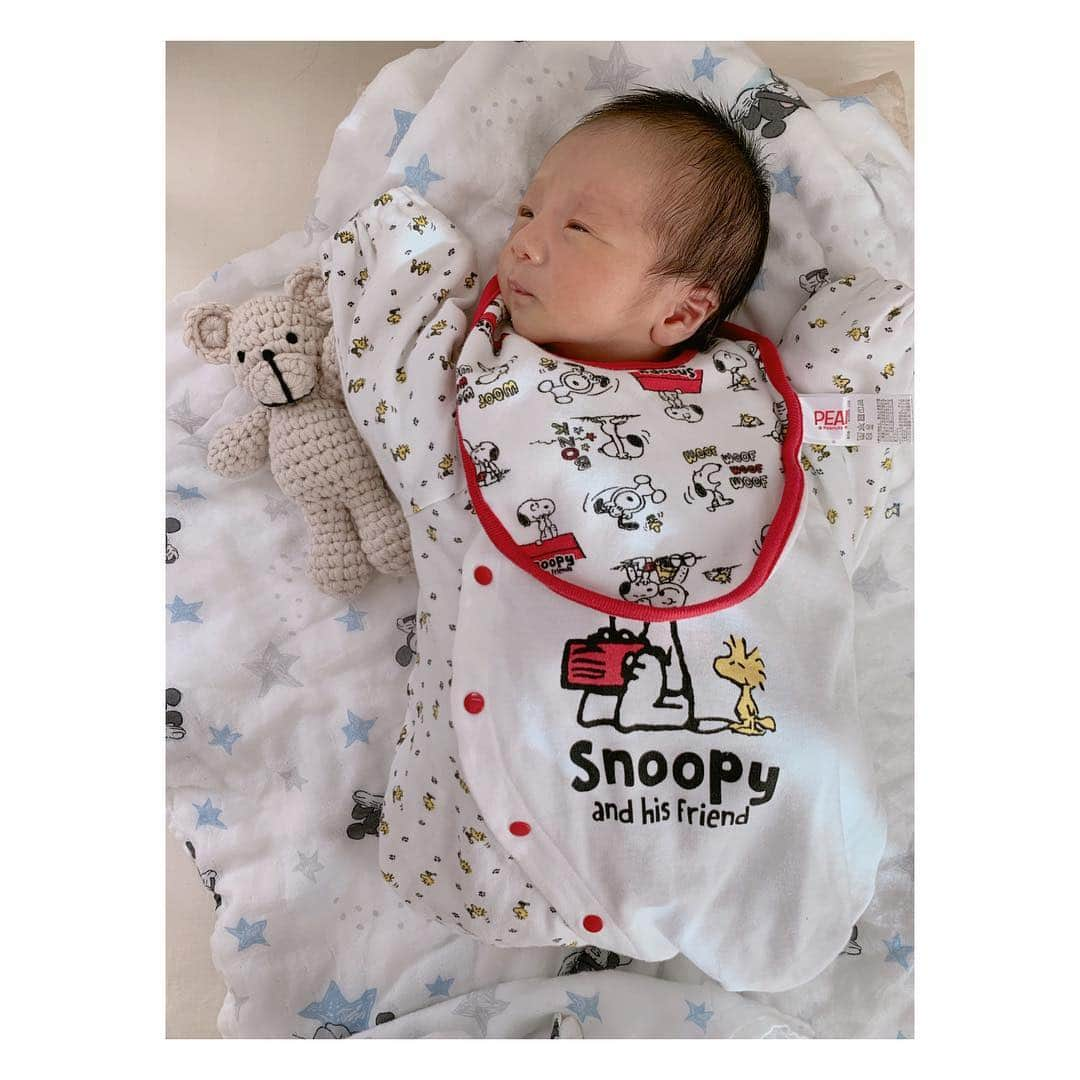 辻希美さんのインスタグラム写真 - (辻希美Instagram)「mama友達から貰ったスヌーピーのお洋服とスタイ👶💕" #ママ友達 #出産祝い #スヌーピー #ベビー服 #スタイ #ぴったり #可愛い #ありがとう」12月18日 17時36分 - tsujinozomi_official