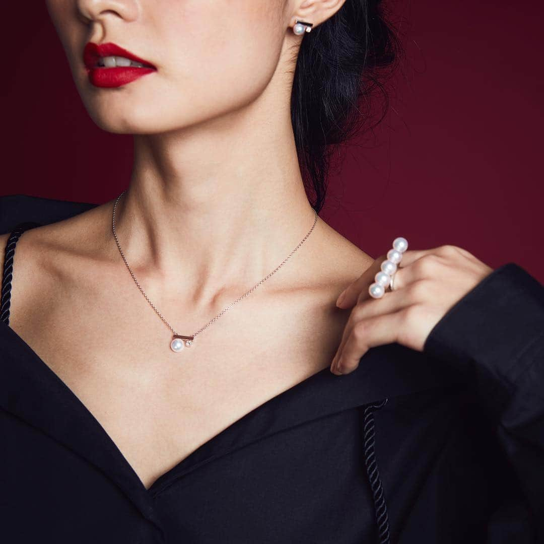 TASAKIさんのインスタグラム写真 - (TASAKIInstagram)「White pure luster accentuates a monotone look. The necklace from our “petit” balance class enhances a feminine neckline. #TASAKI #Holiday #Holidaycollection#christmas2018 #pearljewelry#christmasgift #TASAKITimelessChristmas#TASAKIPearlySnow #petitbalanceclass #balancesignature」12月18日 18時00分 - tasaki_intl