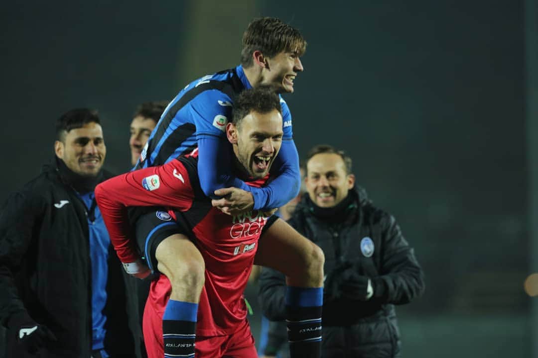 エトリト・ベリシャのインスタグラム：「Una squadra con tanta voglia di vincere ⚫🔵 @martenderoon15 @palominojose_」