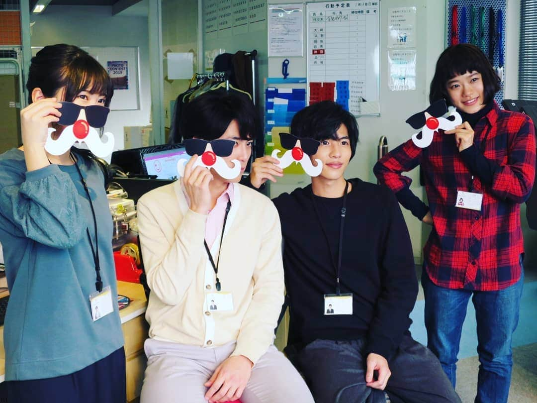 テレビ朝日「ハケン占い師アタル」さんのインスタグラム写真 - (テレビ朝日「ハケン占い師アタル」Instagram)「ある日の撮影現場🎥  12月21日放送の #Mステスーパーライブ 用の #タモサンタ を撮る4人を撮る公式。  正面写真は、Twitterへ！  #ハケン占い師アタル #アタル #2019年1月17日木曜よる9時スタート #テレビ朝日 #杉咲花 #小澤征悦 #志田未来 #間宮祥太朗 #志尊淳 #野波麻帆 #板谷由夏 #若村麻由美 #及川光博」12月18日 20時02分 - ataru_ex