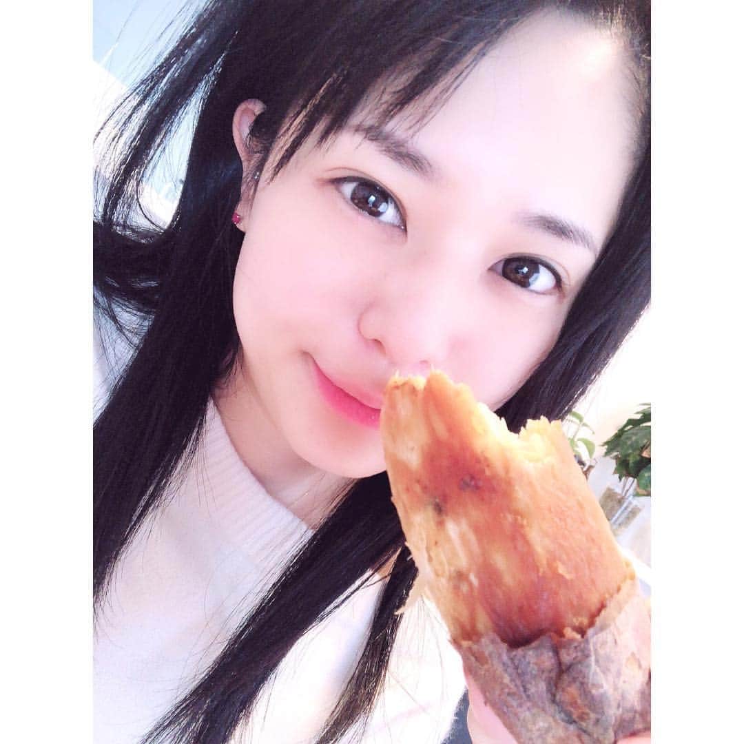 蒼井そらのインスタグラム：「Speaking of Japanese winter,  I eat roast sweet potatoes.」