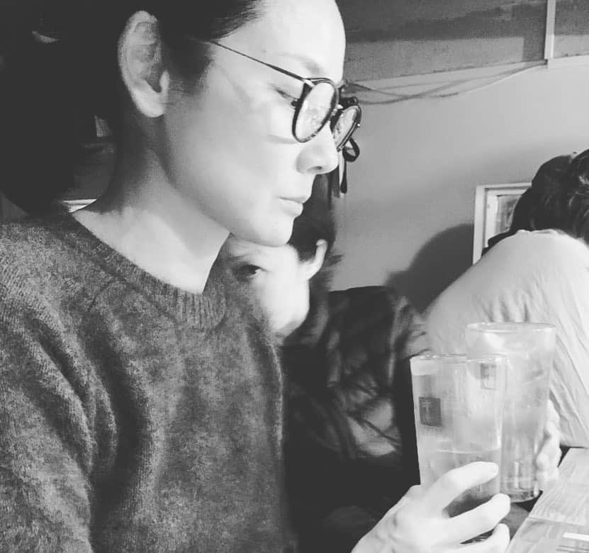 吉田羊さんのインスタグラム写真 - (吉田羊Instagram)「本日、中学聖日記最終回。 を前に、Yマネさんと打ち上げ。 オンエアまでには帰ります！ みんな、みてねー。 #吉田羊留学するの？ #へーってニュース見て思った人 #嘘が本当のように報道される #こわいねぇ #ねぇ（映画関係者）って誰？ #来年も日本でがんばります」12月18日 20時39分 - yoshidayoh_official