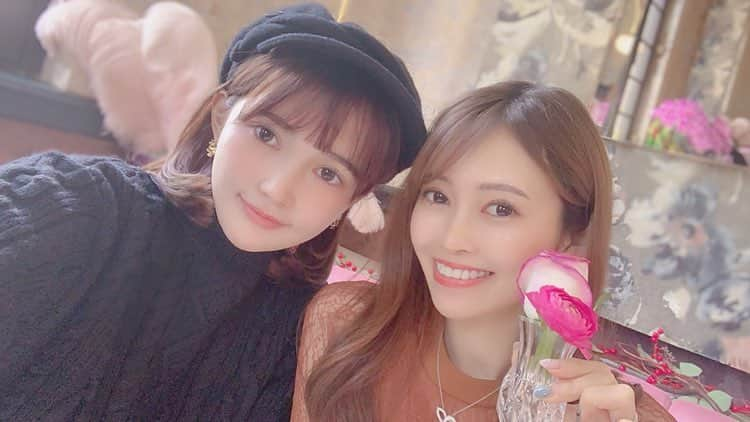 清水愛美さんのインスタグラム写真 - (清水愛美Instagram)「最近友達って本当大切だなと。。。🥰💕 きっと何かの力で引き寄せられてる😊←w って思うんだよね。笑 ルナとは7年の付き合い👶 * 美しくて気が利いて優しい子が好き💜友達みんな似てる笑 * 今年中に色々と 断捨離するんだ！！🤗 * #香港  #香港旅行  #女子旅 #hongkong  #海外旅行」12月19日 0時22分 - manami_s0902