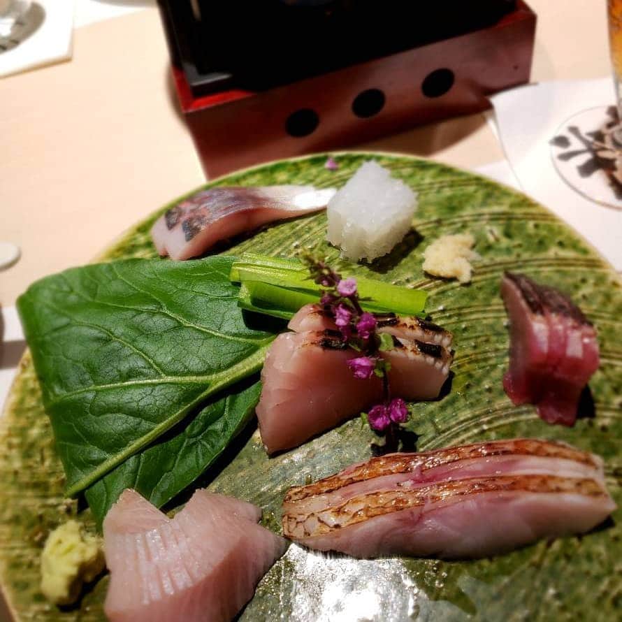 佐藤純さんのインスタグラム写真 - (佐藤純Instagram)「昨日は、楽しみにしていたお食事会❤️ コマキちゃん、あゆみちゃん、まやちゃんと  荻窪にある｢季っ句｣へ。  @kikku_ogikubo  島根県の食材を使ったお料理は、調味料もすべてが無添加。  しかもグルテンフリー。  すべてが美味しくて、お皿や盛り付けなど見た目も楽しませてくれる。  セコウ蟹🦀卵もミソも美味しすぎて感動レベル😍  とっても素敵なお店でした。  あ～❤️幸せ～💕 また、行きたいお店です。 ・島根県産大豆100%とうふ温 奴 ・ふぐ白子リゾット風 ・鳥取県東郷湖しじみ地酒煮 ・親がにの甲羅詰め ・ももかぶサラダ仕立て ・お造りしゃぶ(ぶりトロ、あじ、さわら、のどぐろ、白いか、やいとがつお) ・宍道湖産天然うなぎ塩焼 ・奥出雲豚ロースと黒田せりのしゃぶしゃぶ ・たまごかけごはん、変わりたまごかけごはん、たまご雑炊 ・米粉バウムクーヘン  #季っ句 #季っ句荻窪 #荻窪 #割烹料理 #島根の食材 #オーガニック #無添加 #グルテンフリー #無農薬野菜 #セコウ蟹 #美味しい #また行きたいお店 #ママ#ママモデル#モデル #mama #mamamodel #model」12月19日 1時24分 - junsatoidea