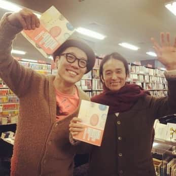高木正勝のインスタグラム：「ハナレグミの永積崇さんとの夢のような時間。青山ブックセンターでの対談でした。崇さん、ほんとうにいつも優しいなあ。また今日から、一歩。まだ開けていない窓を開けてみようと思いました。」