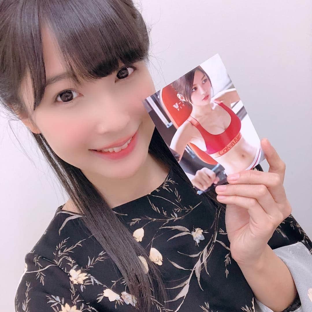 川崎あやさんのインスタグラム写真 - (川崎あやInstagram)「昨日、ゆめちゃんのレースクイーン大賞のギャルパラプレミアム会員投票をしてそのスクショ画面を見せると、なんと！！生写真が3枚ももらえたの🙆❤️私ももちろんスタッフさんに見せて写真もらいました！！！ 23日の撮影会でもやるみたいなので、今のうちに投票してスクショしておいた方がいいよ！  @___yuume.18  #林ゆめ #川崎あや #レースクイーン大賞」12月19日 10時50分 - kawasaki__aya