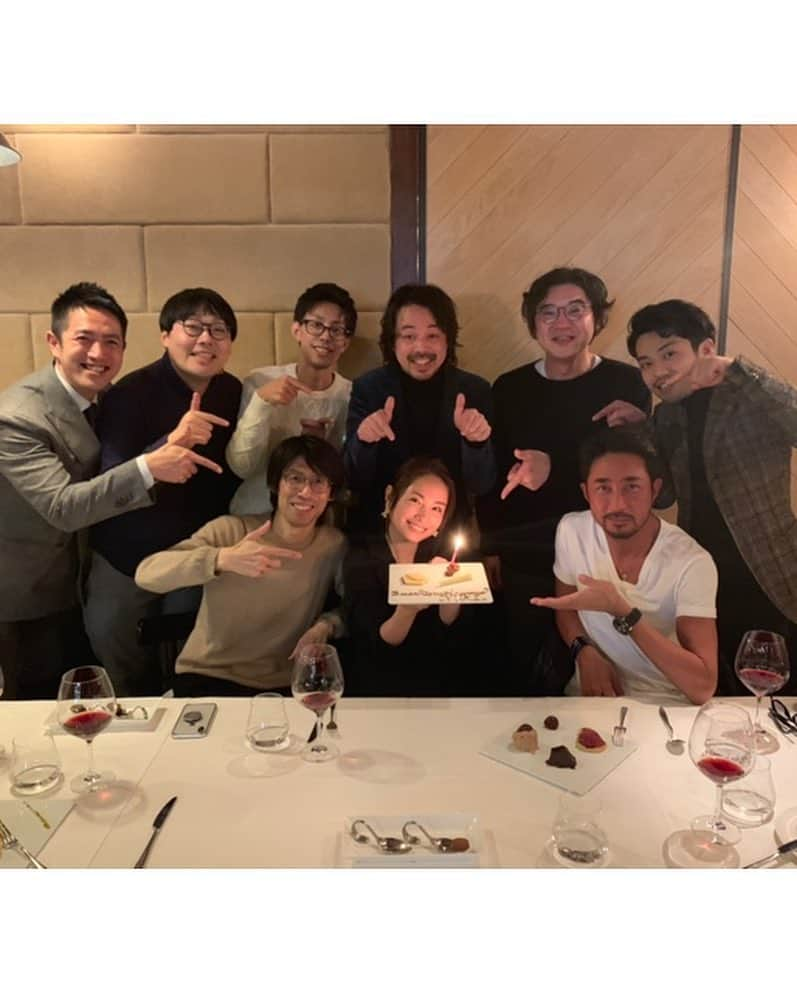 寺田有希さんのインスタグラム写真 - (寺田有希Instagram)「忘年会でデビュー14周年の サプライズお祝いしてくれた(´；ω；`)✨ ・ ・ 嬉しい！！！！！ ありがとうございます！！！！！ ・ ・ 私、基本的にデザートを頼まないのですよ そしたら店員さんが赤ワインを飲む私に チーズ盛りを提案してくれて 『わー！それがいいです！』と言ったら チーズ盛りでサプライズしてくれた！ なんとお優しい(´；ω；`)✨ ・ ・ …空気読めなくてすみませんでした。笑 ・ ・ 用意してくださったプレゼントは、 日本じゃまだまだ手に入りづらい 『you first』 キャンドルの3つセット！ めっちゃ嬉しい！ 家に飾って女子力あげよっと(*´꒳`*) ・ ・ オシャレを提案するBRchnnelは、 忘年会までオシャレです！ 15周年はもっともっとオシャレになれるよう 頑張っていきます！！！！！ ・ ・ 来年もよろしくお願いします✨ ・ ・ #brchannel #忘年会 #オシャレ #デビュー #14周年 #サプライズ #嬉しい #広尾 #アンビグラム #ambigram  #優しさに感謝 #来年もよろしく #今年もありがとう  #干場義雅 #yoshimasahoshiba  #寺田有希 #teradayuki」12月19日 14時00分 - terada_yuki