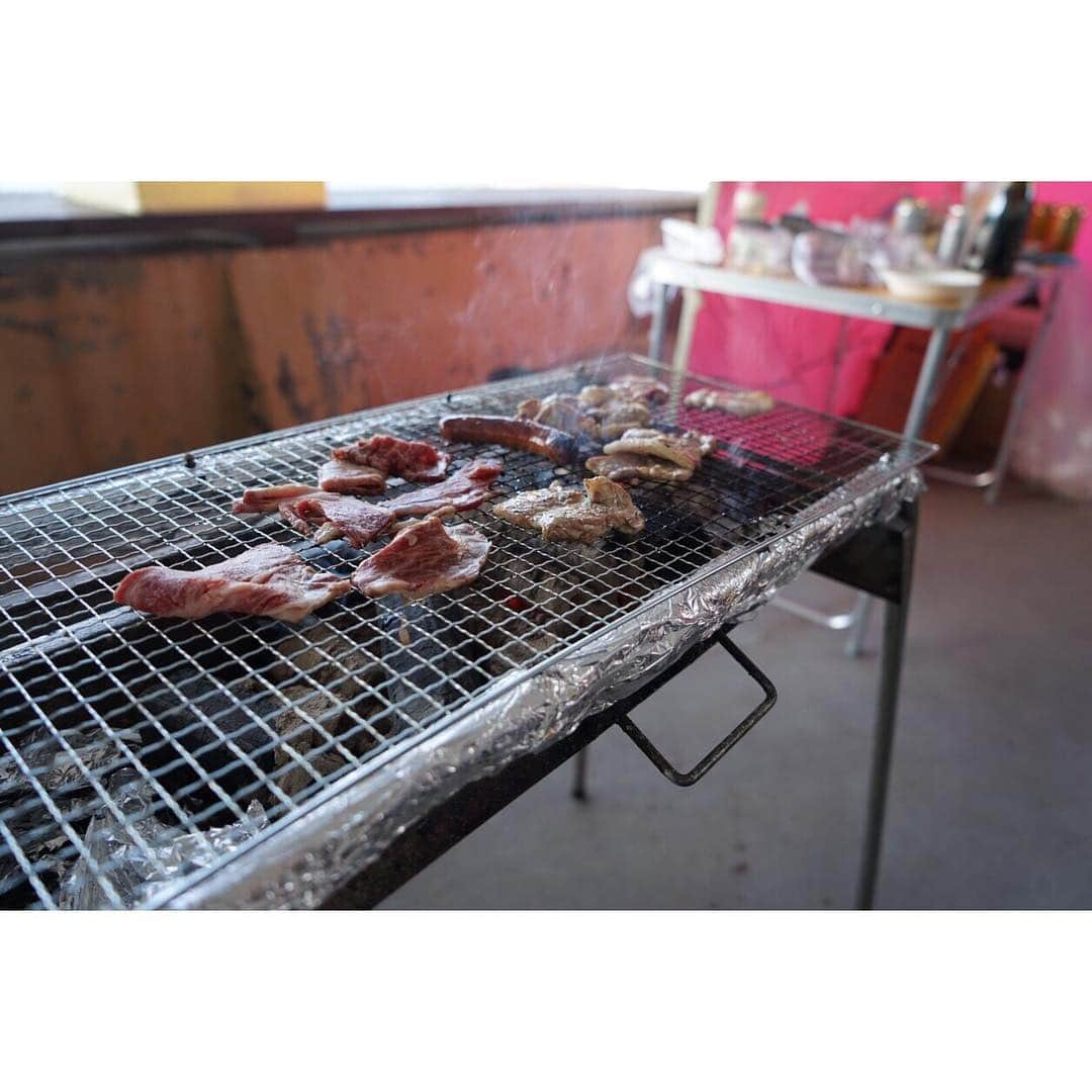 森麻季さんのインスタグラム写真 - (森麻季Instagram)「週末BBQしてきました🍖 寒いのにしかも海沿いで🏝 #3家族1泊2日の佐島バーベキュー旅 #都心から近いし海綺麗 #みんな5月生まれの男の子 #冬のバーベキューもなかなか良かった  #同じ月齢なので色々相談できて #ママたちリフレッシュ  #ママ同士も友達 #子どもは同じ月齢 #これから益々楽しみ  #同じ月齢 #5月生まれ #男の子ママ#家族同士 #冬バーベキュー #赤ちゃんのいる生活 #子育て #育児 #佐島」12月19日 14時12分 - maki.mori_m