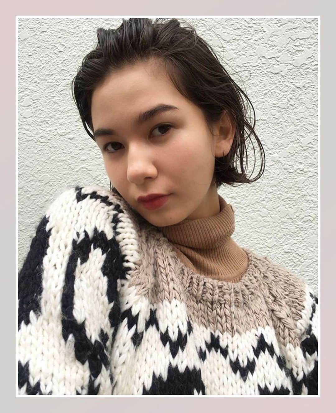 VOGUE GIRL JAPANさんのインスタグラム写真 - (VOGUE GIRL JAPANInstagram)「人気サロンで、冬のイメチェンを💈 ナチュラルヘアが得意の「TETRO」がタイトなミニボブを提案❕カラーは光に透けるようなブラウンカラーをチョイスすれば、ダークトーンでまとまりがちの冬ファッションも軽やかに😘  #ヘアスタイル #ヘアサロン #ミニボブ #tetro_hair #渋谷 #voguegirl @tetro_hairsalon @masaki_sugaya」12月19日 20時01分 - voguegirljapan