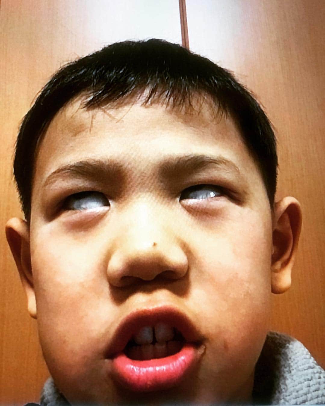 永田裕志さんのインスタグラム写真 - (永田裕志Instagram)「息子が突然、「お父さんの真似」と言って自撮りしたiPadを私に見せにきました。どこが私に似てるのか(笑)⁇」12月19日 20時20分 - yuji_nagata