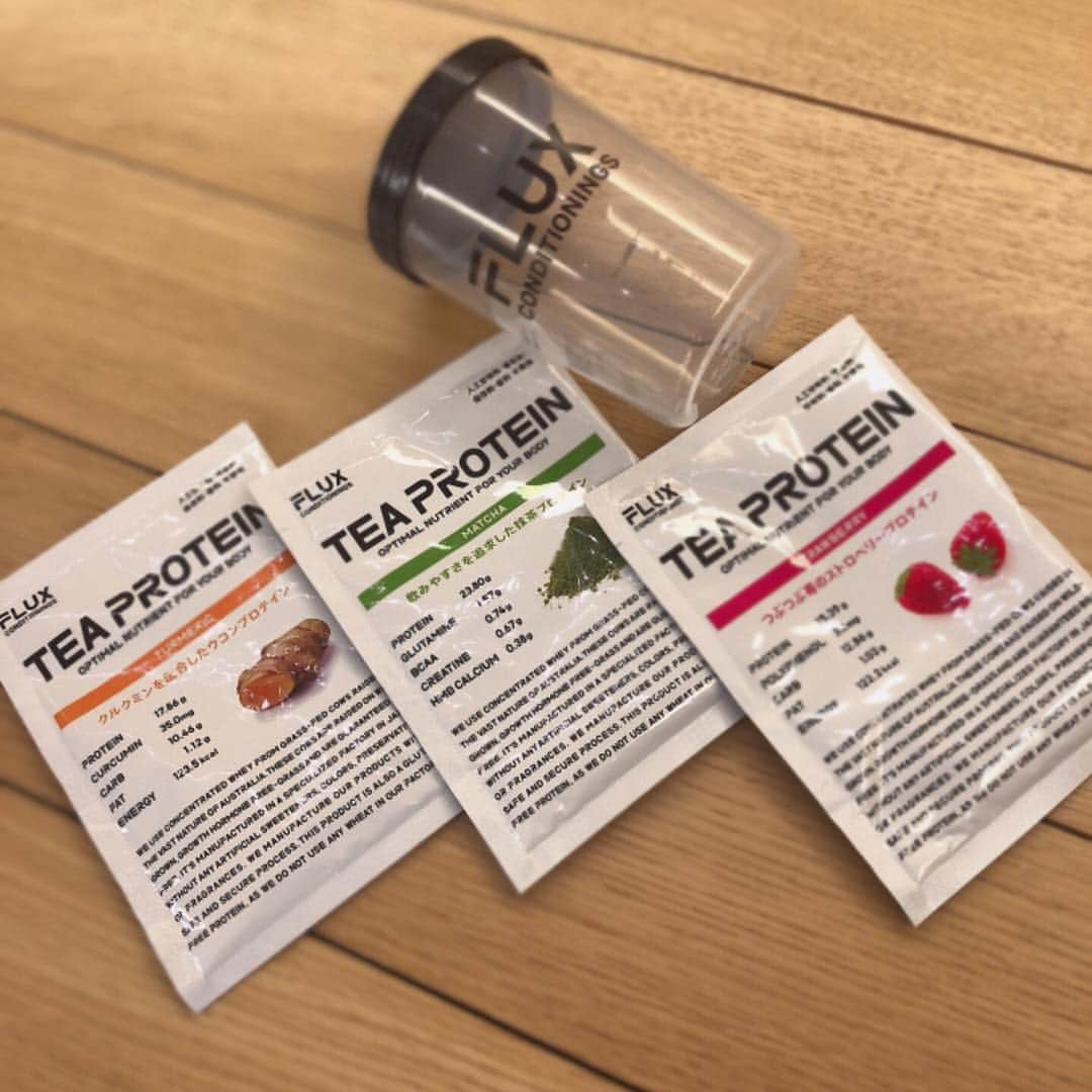 FLUX CONDITIONINGSさんのインスタグラム写真 - (FLUX CONDITIONINGSInstagram)「＼＼スターターセット発売開始‼️／／ . . 本日よりTEA PROTEIN3種【ターメリック・抹茶・ストロベリー】＋FLUXシェイカーの、スターターセットの販売を開始しております🙂✨ . プロテインを飲んだことのない方へのギフトへも最適です！ . この機会に、ぜひ♬*゜ . 詳しくはフロントまでっ‼️ . FLUX CONDITIONINGS 03-3780-5553 . . #teaprotein #fluxcafe#fluxconditionings #フラックスコンディショニングス #代官山ジム #protein #tea #matcha #プロテイン #ホエイプロテイン #プロテイン女子 #ヘルシープロテイン #美味しいプロテイン #飲みやすいプロテイン #healthyprotein #代官山カフェ #東京カフェ #フィットネス #ジム #ヘルスケア #健康 #ライフスタイル #プレゼント #ギフト #お歳暮」12月19日 20時33分 - flux.conditionings