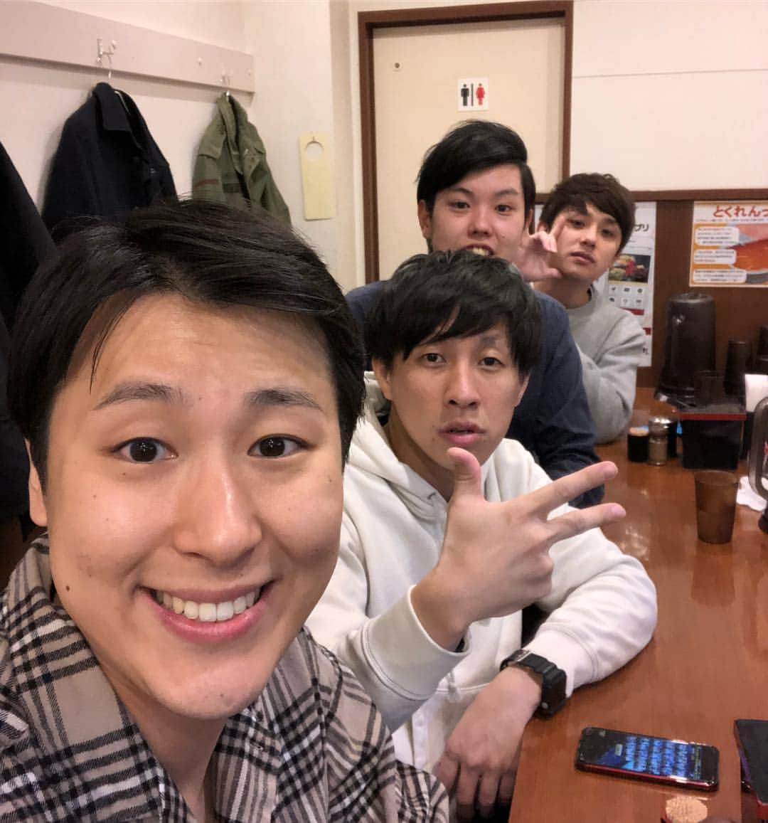 安井のインスタグラム：「翔ライブ終わりに😬 単独ライブを控えた2組で😬」