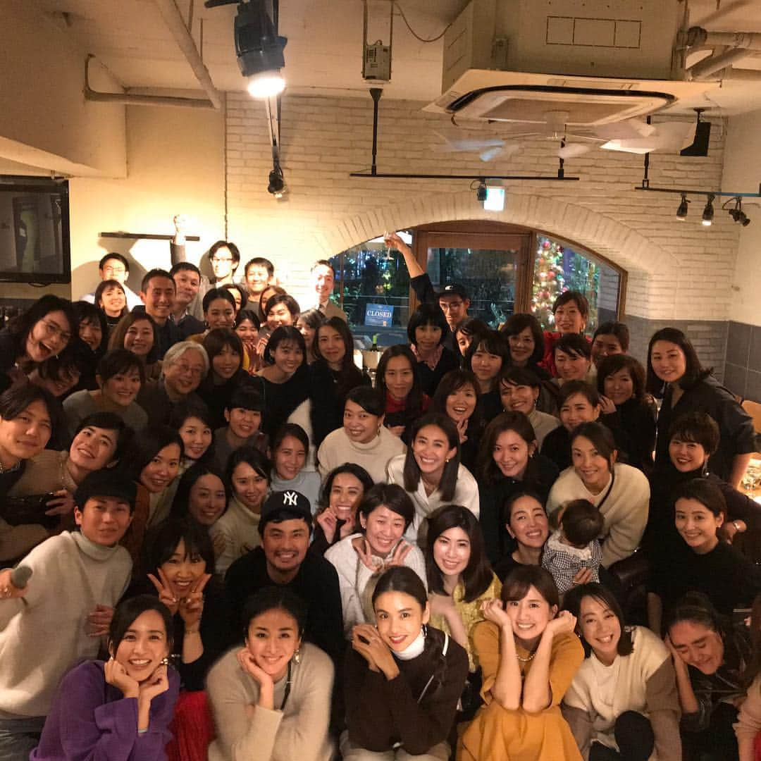 滝沢眞規子さんのインスタグラム写真 - (滝沢眞規子Instagram)「VERY忘年会🙌笑いあり、涙あり、別れありの賑やかな会😂 今年もVERYを手にとってくださった皆様、本当にありがとうございました❤️❤️❤️❤️」12月19日 22時30分 - makikotakizawa