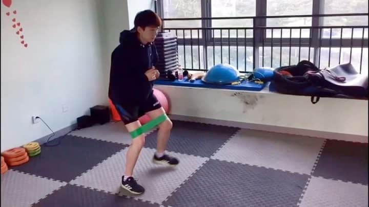 リン・グイのインスタグラム：「Férias na China 🇨🇳? Só que não... Hoje é dia de fitness 💪🏻🦵🏻✅ #joolabrasil #fitness #preparofisico #preparar #tenisdemesa #nanning #china #lossweight」