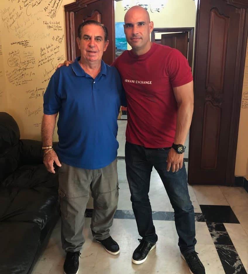 のインスタグラム：「Con un viejo amigo」