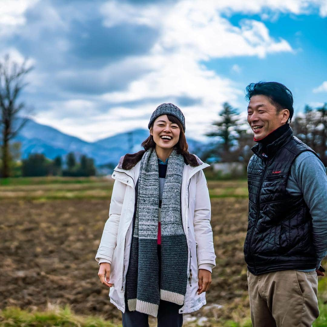 川瀬良子さんのインスタグラム写真 - (川瀬良子Instagram)「食文化発信WEBマガジン 【umamiのくにから】の中の うまみの連載『恵みのくにへ。』 vol.4 新潟編が 公開されました😃👏🏻 （写真10枚あります📸 シュッ！と、スワイプしてみて下さいね♪） ＊ 「新潟で郷土料理 のっぺ 体験」 ＊ 新潟のみなさんにとっては家庭の味「のっぺ」 （写真6枚目 見てみて下さい😊） 私は知らなかったので、 のっぺの奥深さの中に、 郷土料理や家庭の味の大切さを改めて感じました。 ＊ のっぺには欠かせない野菜「さといも・帛乙女」 これがまたおいしくておいしくて！ ＊ ぜひぜひぜひ！ たくさんの方に読んでいただきたいです😊 「恵みのくにへ」で検索して、ご覧下さい！ 今回も、しっかりと記事を書かせていただきました。 伝承会のおばあちゃんたちが明るくてお元気で、 家で書きながらも思い出して 声を出して笑ってしまうほどでした🤣 ワチャワチャ賑やかな雰囲気も伝わるといーなー♪ 感想も聞かせて下さいね！ ＊ 取材にご協力いただいたみなさん！ 本当に本当に！ ありがとうございました😆😊👏🏻🌈 ＊ #食文化 #発信 #umamiのくにから #恵みのくにへ #うまみ #出汁 #野菜 #農業 #agriculture #農家さん #農作業 #連載 #郷土料理 #家庭の味 #新潟 #岩室 #のっぺ #五泉市 #さといも #帛乙女 #せきかわ農園 @yosiyuki_sekikawa  #tansu @tansu.yamaguchi @tansu.ochanoma  #やまや @yamayafan  #エーグル @aiglejp  #カブロカムリエ @cablocamurie」12月20日 9時50分 - kawase_ryoko