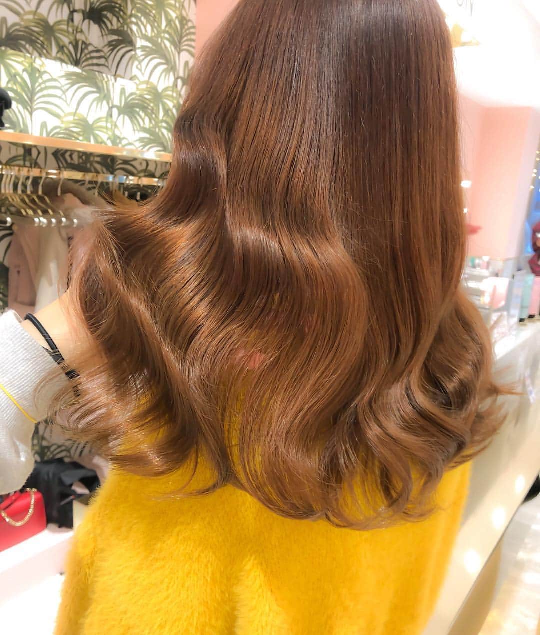 原涼香のインスタグラム：「ㅤㅤㅤㅤㅤㅤㅤㅤㅤㅤㅤㅤㅤ 韓国🇰🇷っぽなオレンジベージュ🍊🧸 ツヤはもちろん♡♡ ㅤㅤㅤㅤㅤㅤㅤㅤㅤㅤㅤㅤㅤ ずっとインスタアシスタントの時から 見てくださってて ついに来てくれたお客様💭💓 エピソードが嬉しすぎたㅠㅠㅠㅠ ㅤㅤㅤㅤㅤㅤㅤㅤㅤㅤㅤㅤㅤ スワイプ☝🏻でBefore見れます♡ ㅤㅤㅤㅤㅤㅤㅤㅤㅤㅤㅤㅤㅤ」
