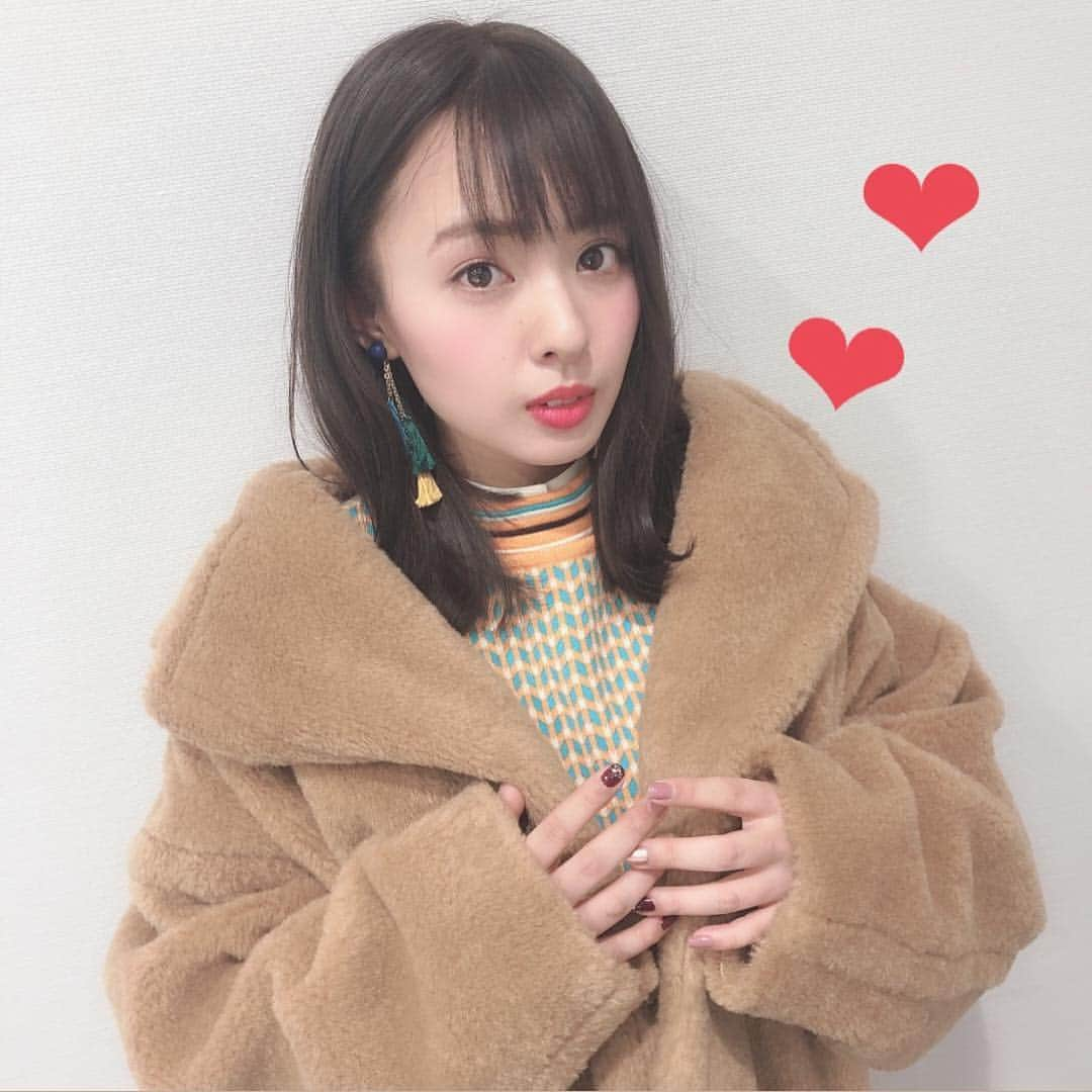 山田菜々さんのインスタグラム写真 - (山田菜々Instagram)「もこもこジャケットの季節☺︎ コート @jeanasis_official  シャツ @black_mouton_official  ベスト @a.saught  スカート @grl_official  くつ @re_rz  イヤリング @leange_shoin  #貼るだけピアス #jeanasis」12月20日 10時31分 - tannana.yamada