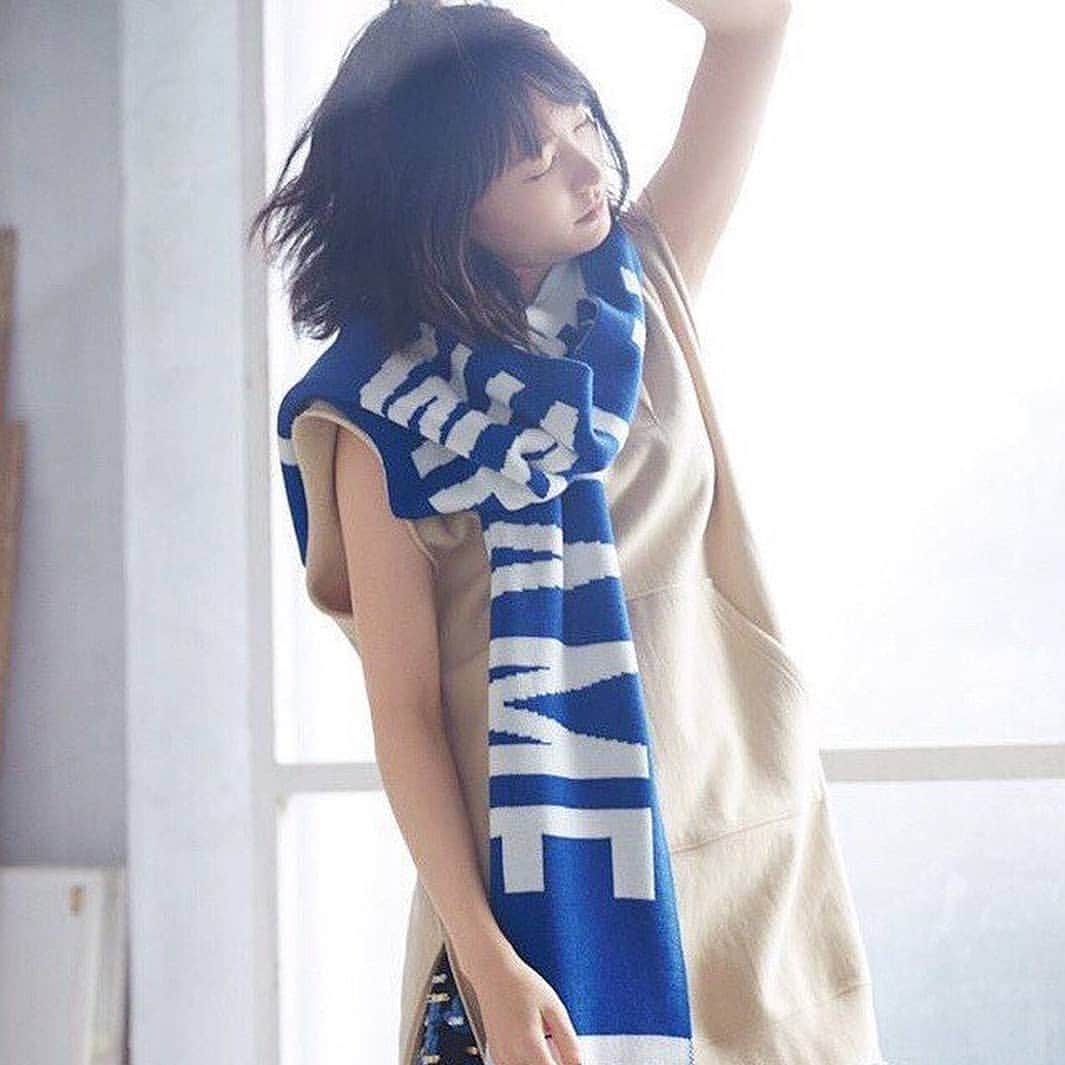 新垣結衣　ファンアカウントのインスタグラム：「輝いてる✨ #新垣結衣#新垣結衣好きな人と繋がりたい」