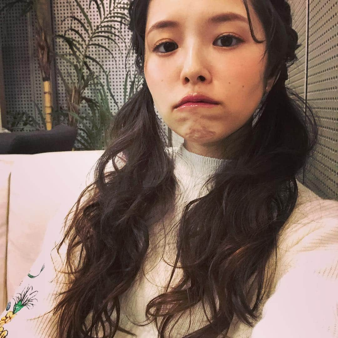 岡村いずみさんのインスタグラム写真 - (岡村いずみInstagram)「ツインテにしてもらったよー！ まもなく！ #シネマのミカタ  http://live2.nicovideo.jp/gate/lv317080029」12月20日 20時49分 - mie_1225