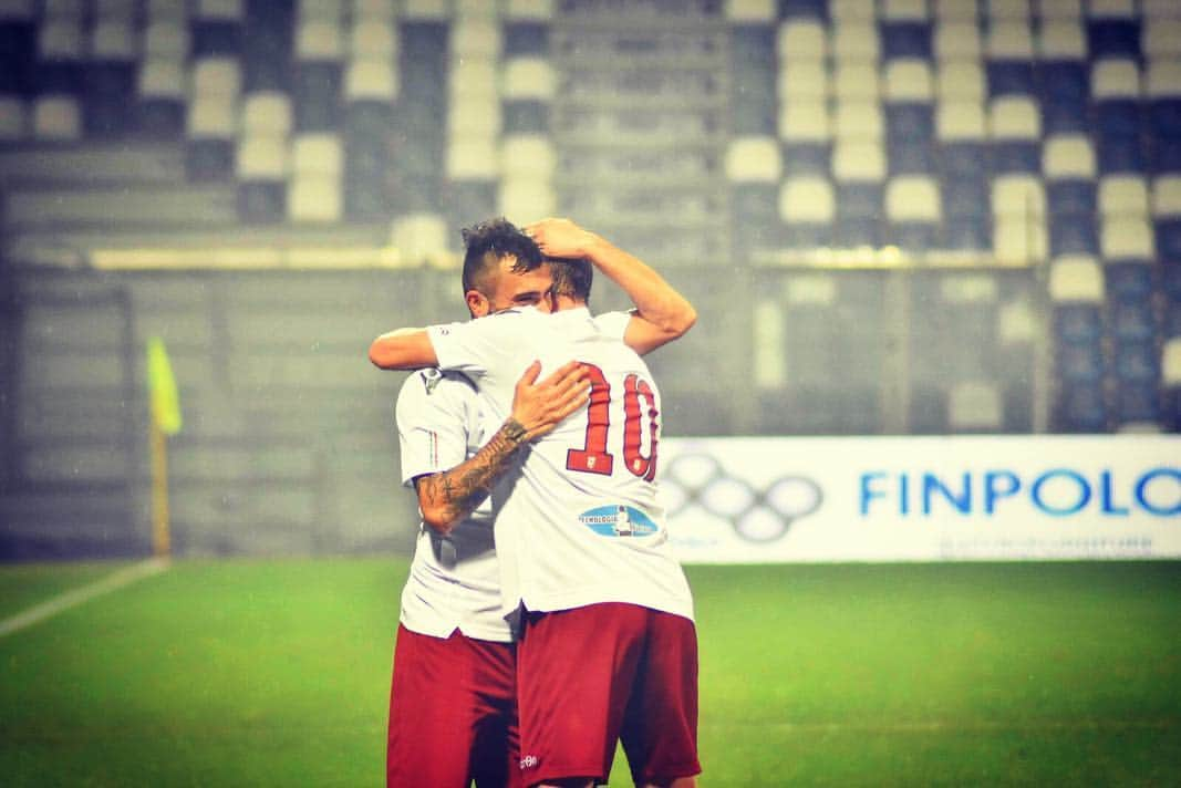 ジャニス・キャバニャのインスタグラム：「💥Siamo vicini e iniziamo a far paura! C’mon Regia 💥 ⚽️🇱🇻💪🏻 #10  #regia  #reggiana  #reggioemilia  #football」