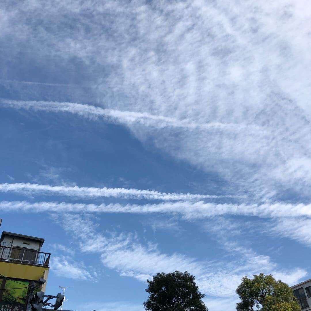 江川清音さんのインスタグラム写真 - (江川清音Instagram)「飛行機雲☁︎.＋゜*⋆✈︎﻿ ﻿ #飛行機雲 #空 #穏やか #お天気ダービーは #ハズレな」12月20日 14時24分 - egawasayane