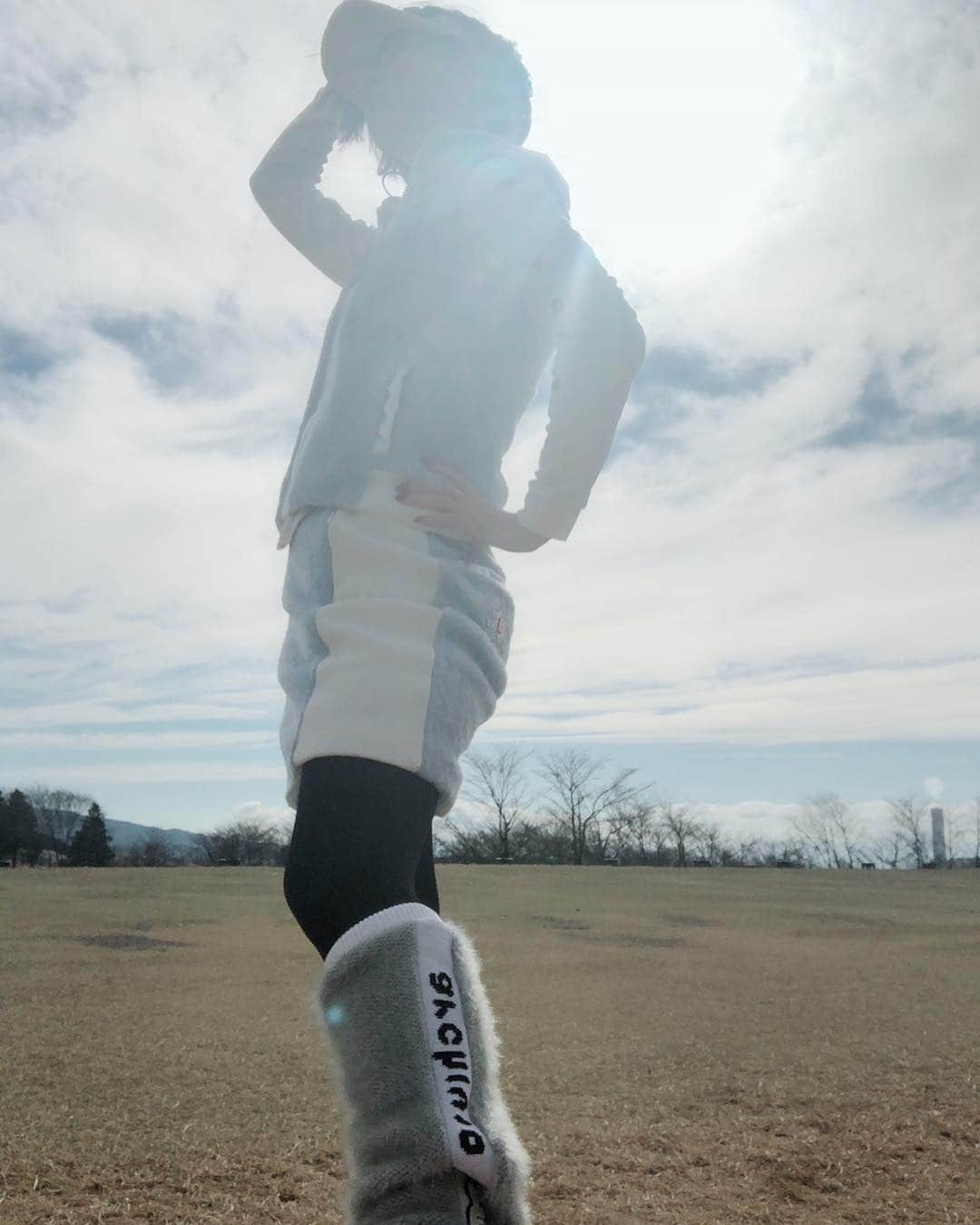 宮崎宣子さんのインスタグラム写真 - (宮崎宣子Instagram)「御殿場ロケは、天気は最高☀️ 内側が熱を留める素材のウェアなので、身体の中は暖かいけど、 ヒートテック着てたけど、 腕が寒かったー❄️💧 夕方4時になると6度でした☃️ #冬ゴルフ #ゴルフウェア #ゴルフ女子 #golfwear #golfgirl #archivio」12月20日 15時28分 - miyazaki_nobuko