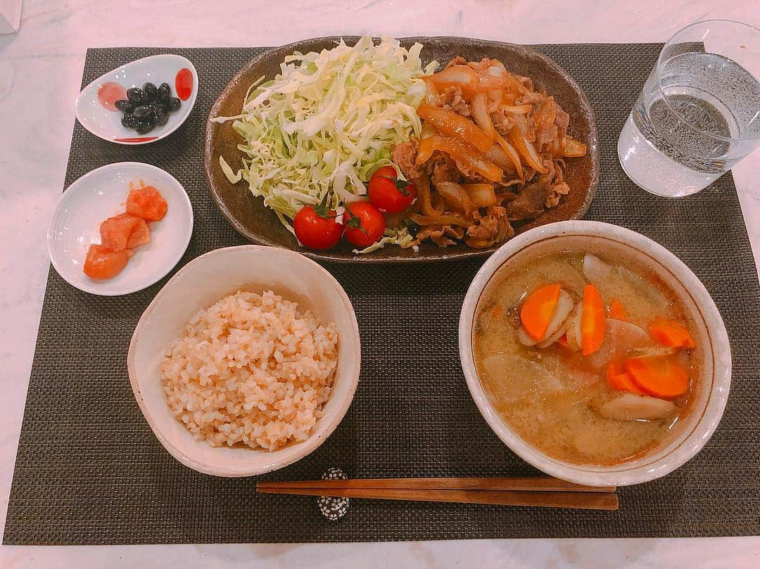 篠田麻里子さんのインスタグラム写真 - (篠田麻里子Instagram)「豚肉ストックし過ぎて生姜焼きと豚汁🐽#maricooking #玄米ごはん」12月20日 21時28分 - shinodamariko3