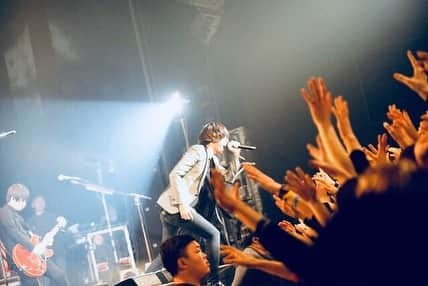 [ALEXANDROS]さんのインスタグラム写真 - ([ALEXANDROS]Instagram)「大阪初日最高でした！！ありがとう！！洋平ヒロまーさとやふ #sleeplessinjapantour  #sleeplessinosaka」12月20日 21時53分 - alexandros_official_insta