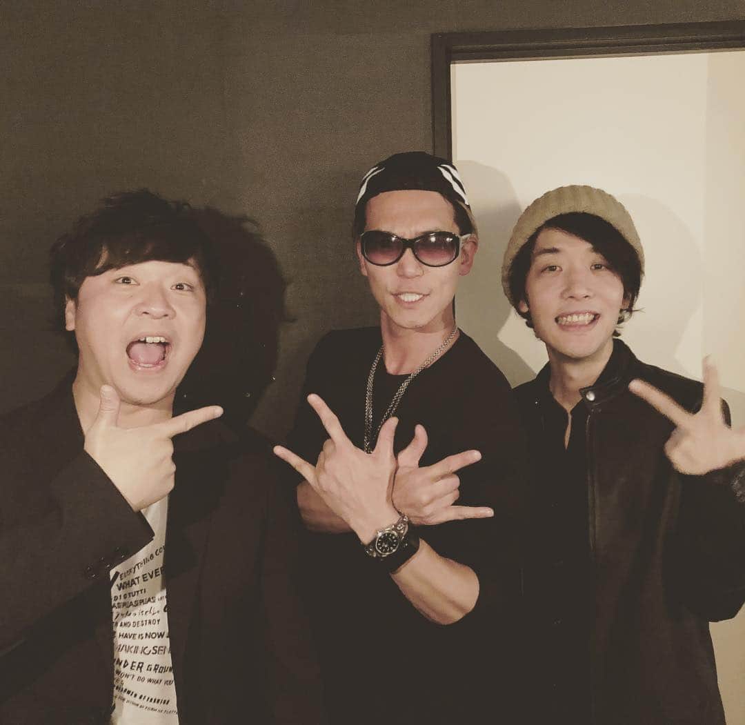 のインスタグラム：「サスケの2人に、久しぶりに会えて幸せな時間でした！﻿ ﻿ しかも名曲「青いベンチ」を生演奏で聴かせてくれて、、、﻿ マイクを通さないその声は、本当に宝石のような輝きに満ちていました。﻿ ﻿ 明日のライブに向けて、最高のエネルギーチャージが出来たよ！ありがとう。﻿ ﻿ #サスケ#SASUKE #北清水雄太 #奥山裕次」
