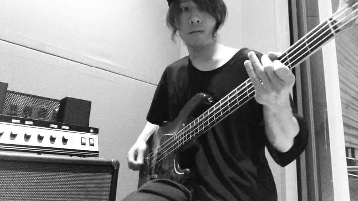 イガラシのインスタグラム：「センスレスワンダー 1:24〜  #超非日常下北沢七日間篇  #senselesswonder #hitorie #bass #fenderbass #vintagefenderbass #ampeg #ampegb15 #instabass」