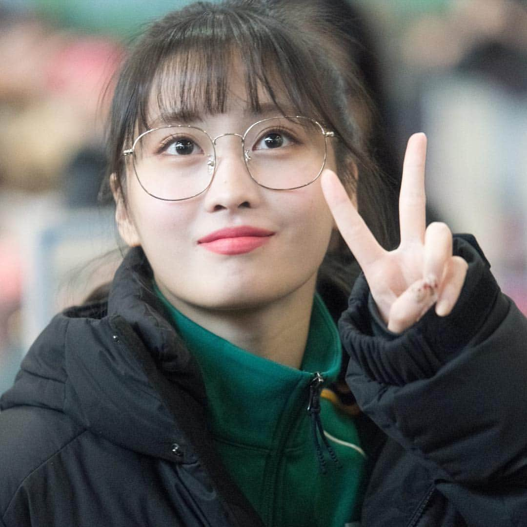 モモさんのインスタグラム写真 - (モモInstagram)「♡ [Fantaken] 181220 - Gimpo Airport to Japan - uwu hours #MOMO #트와이스 #모모 #平井もも #もも #TWICE © terpsichore」12月20日 23時23分 - momojype