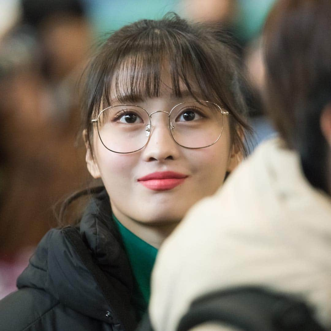 モモさんのインスタグラム写真 - (モモInstagram)「♡ [Fantaken] 181220 - Gimpo Airport to Japan - uwu hours #MOMO #트와이스 #모모 #平井もも #もも #TWICE © terpsichore」12月20日 23時23分 - momojype