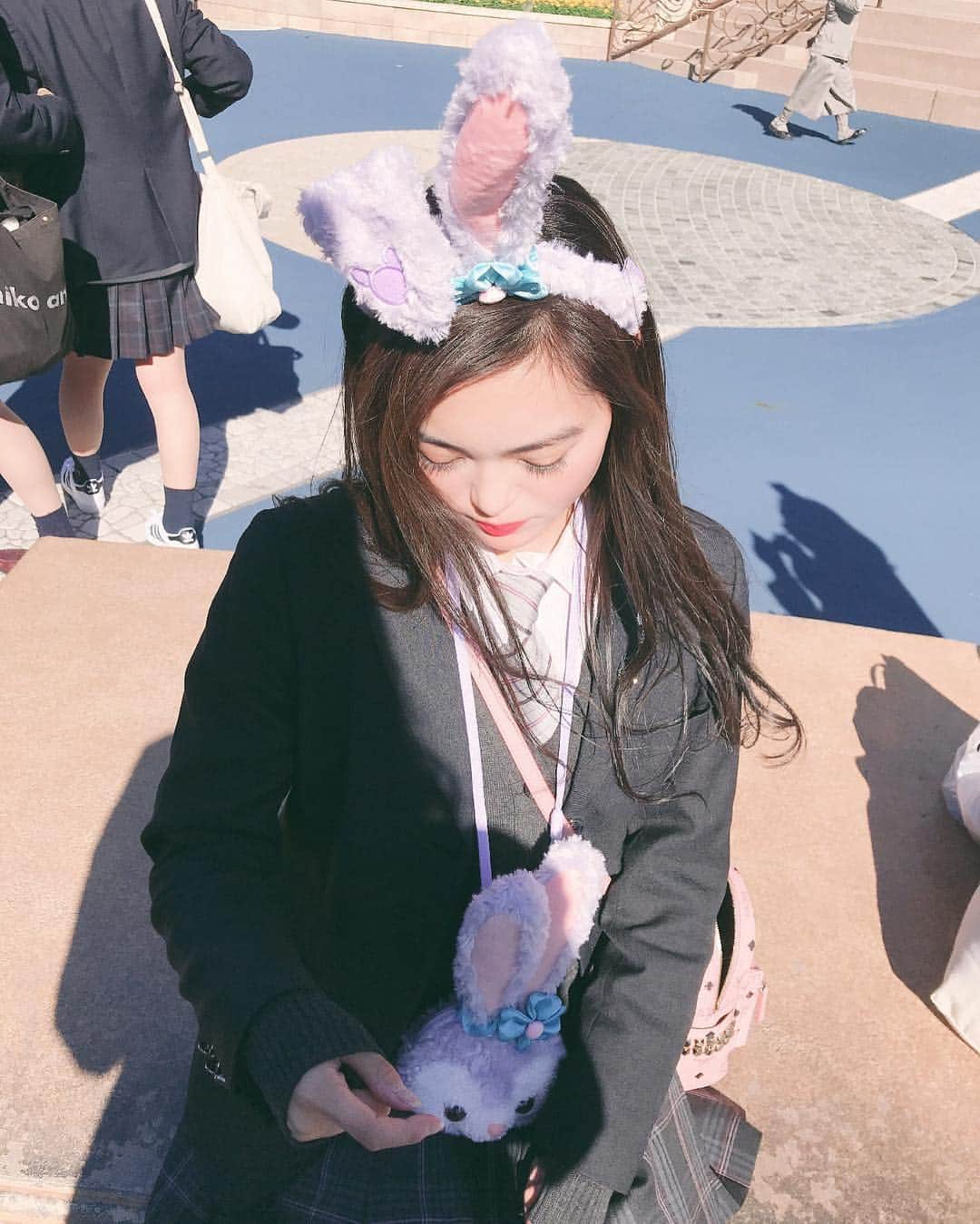 嶋優花のインスタグラム：「もうあかん。そしてまぶし。️️️⛅️ . #制服ディズニー #やってもーたー #罪」