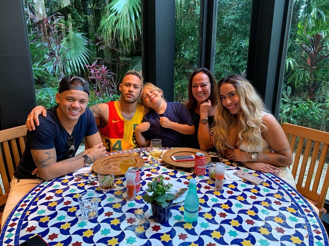 ネイマールさんのインスタグラム写真 - (ネイマールInstagram)「Family ❤️」12月21日 3時47分 - neymarjr