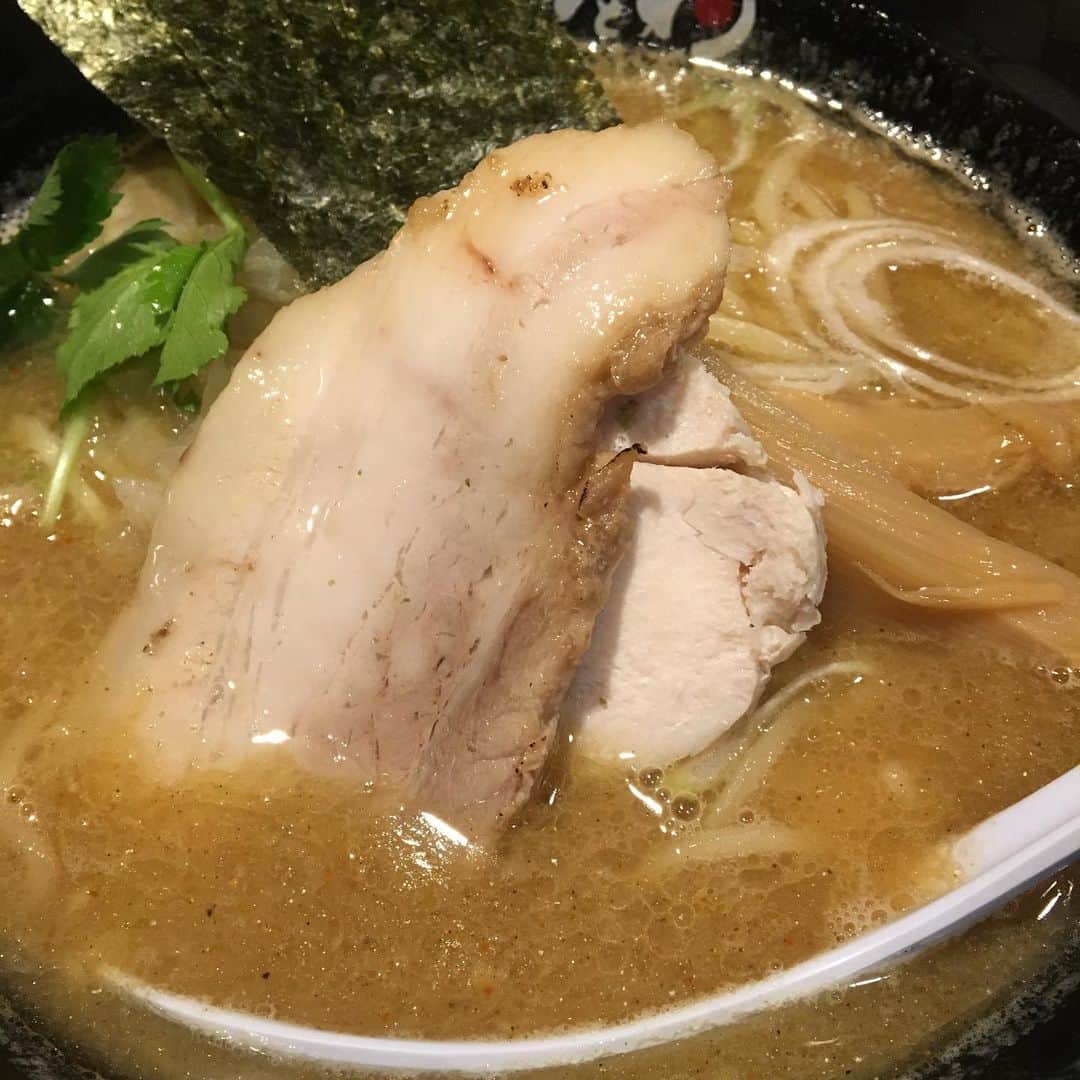 松本誠治のインスタグラム：「青山「和のわ」美味かった。 ラーメンも美味いけど、夜のメニューが気になった！ 濃厚なやつにしました。 あっさりが良さげでしたが。。。」