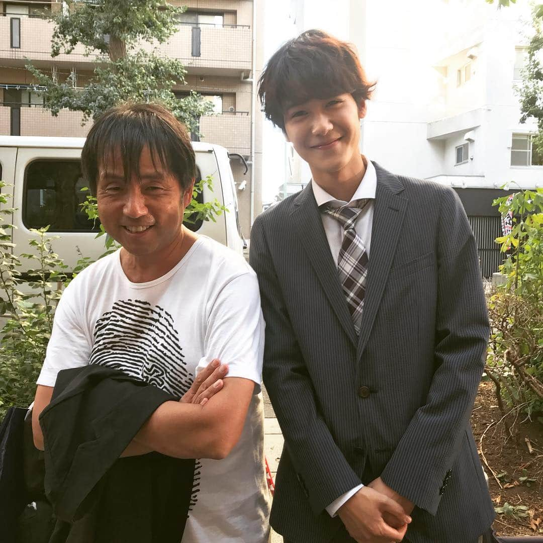 葉山奨之さんのインスタグラム写真 - (葉山奨之Instagram)「今夜0:12分から#忘却のサチコ 第11話が放送です！ 小林、頑張ってます。まさかのまさかです。皆さん是非観てください！ 写真はサチコのプロデューサーの藤原さんと📸 勝手に載せてごめんなさい。 #テレ東」12月21日 14時54分 - shonohayama