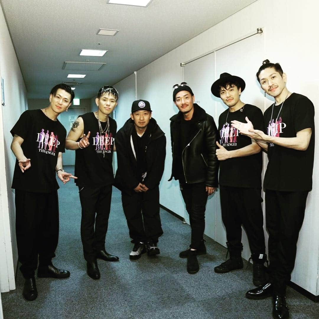 RYOさんのインスタグラム写真 - (RYOInstagram)「「DEEP LIVE TOUR 2018 ”THE SINGER”」大阪追加公演🔥 ライブ後、サウンドクリエーターさんからのサプライズ🎉 ありがとうございました😭」12月21日 9時55分 - deep_ryo
