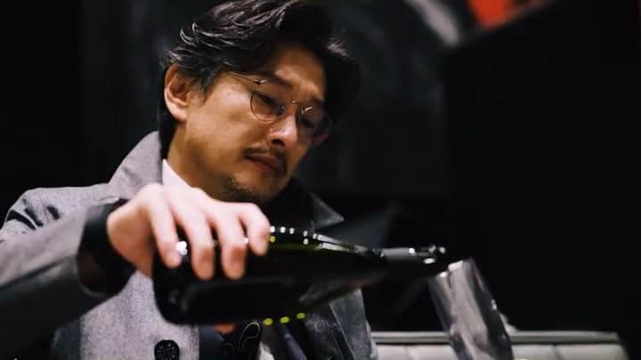 青木伸輔のインスタグラム：「いよいよ明日！港区おじさんTHE MOVIEのダウンロードが東京カレンダーアプリから発売されます！1分の動画からMOVIEへ！さらに1人でも多くの方のもとへ巣立ってほしいと願っております。#港区おじさん #港区おじさんthemovie #東京カレンダー」