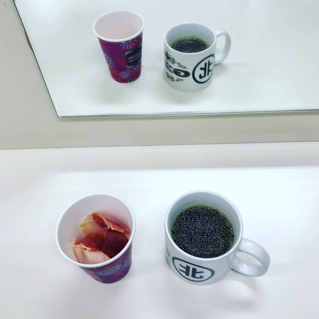 北山陽一のインスタグラム：「生ハムとコーヒー。いやあ、ゴスペラーズ24歳の誕生日に、しかも本番の日に解禁。たのしいねえ！」